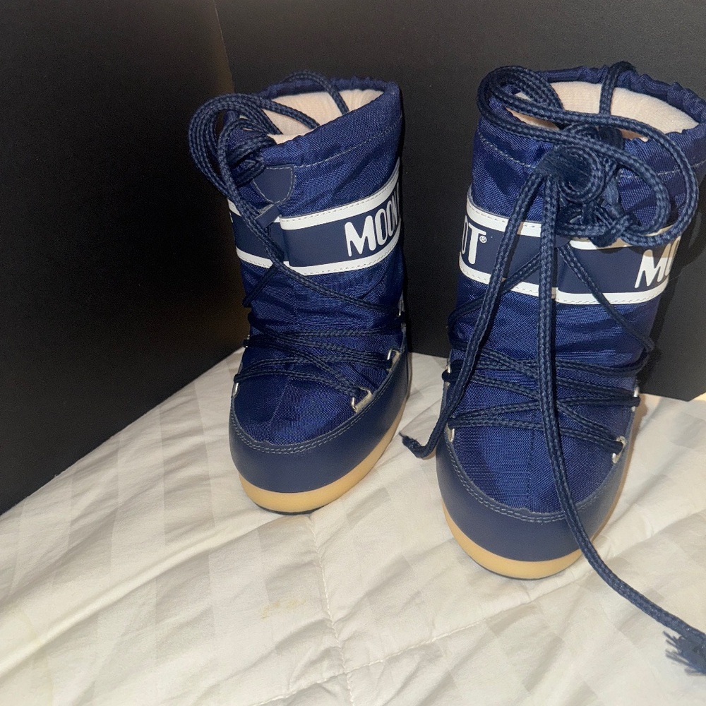 Moon boots